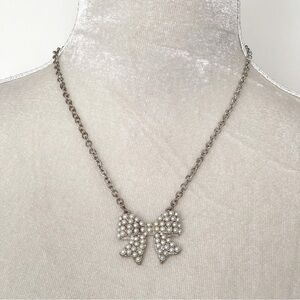 Claire’s Faux Pearl Silver Bow Necklace